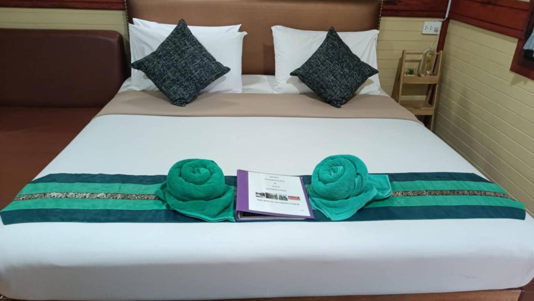 The Royal Bamboo Lodges - Sha Certified Khao Sok National Park Exterior foto